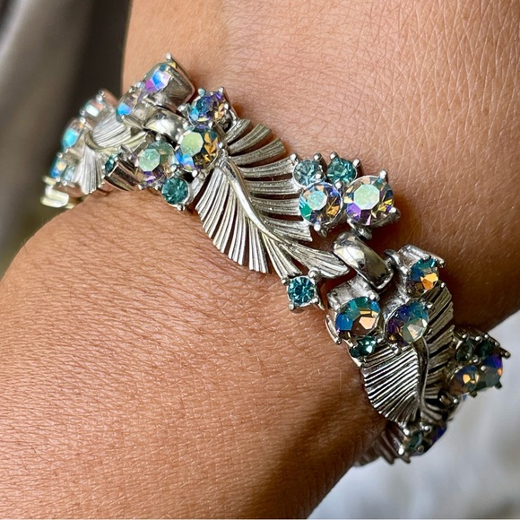 CROWN TRIFARI | Vtg | Blue Aurora Borealis (AB) Crystals Rhinestones 7" Bracelet - Picture 14 of 14
